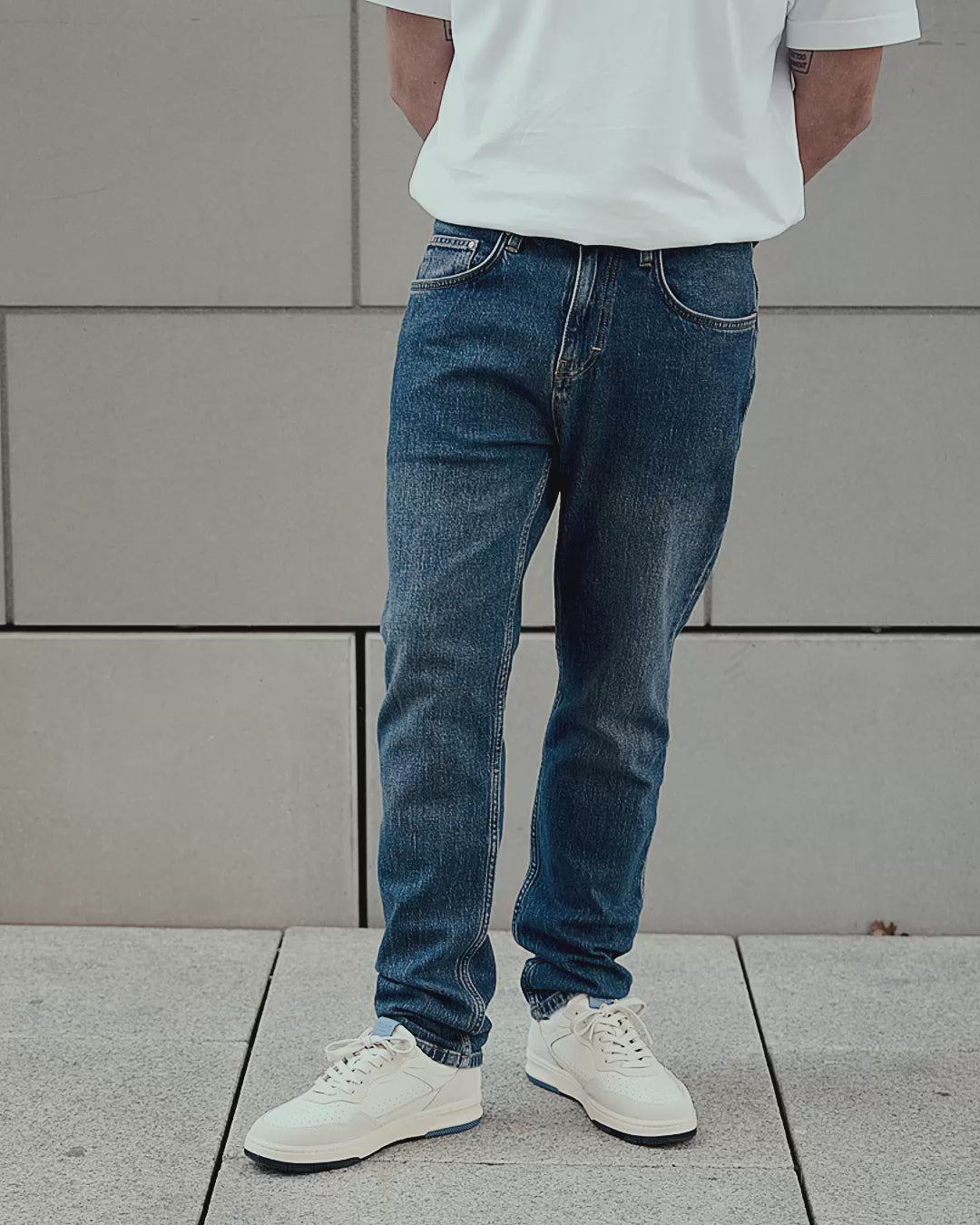 Revolution 52XX Jeans vom Model getragen